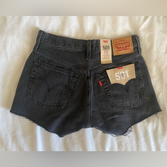 Levi’s 501 black shorts - Picture 2 of 2